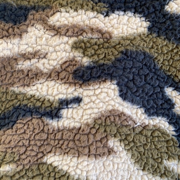 WILD FABLE Camo Sherpa Cropped Pullover Sweatshirt - Picture 2 of 3